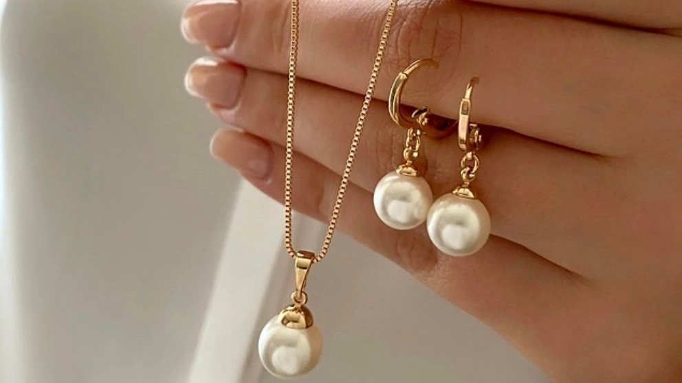 Half a set of pearls in Shiraz