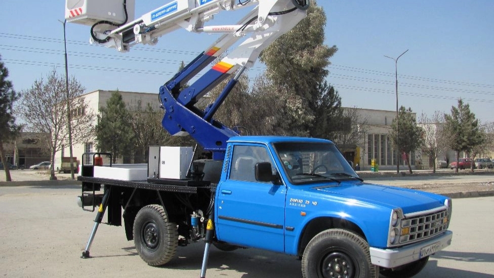Jalile Vand crane, Nissan lift and crane rental in Tehran