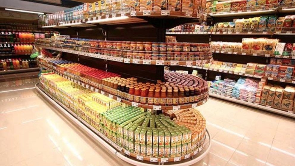 Types of store metal shelves