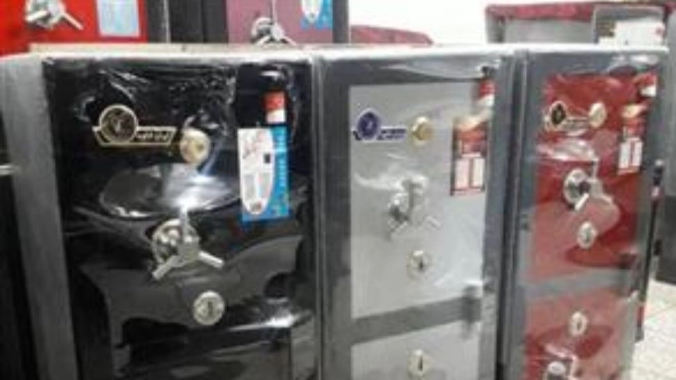 Ayman Sazan Kaveh, repairing, opening and moving safes in Tehran