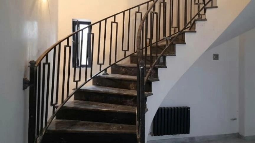 Construction of round metal stairs in Shiraz