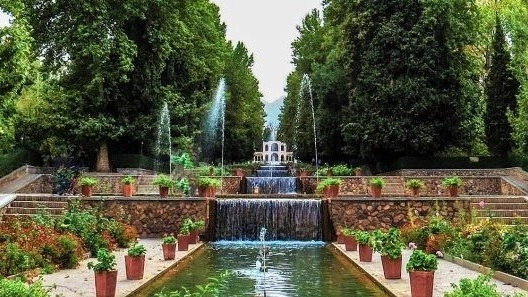 Types of fountains for swimming pools