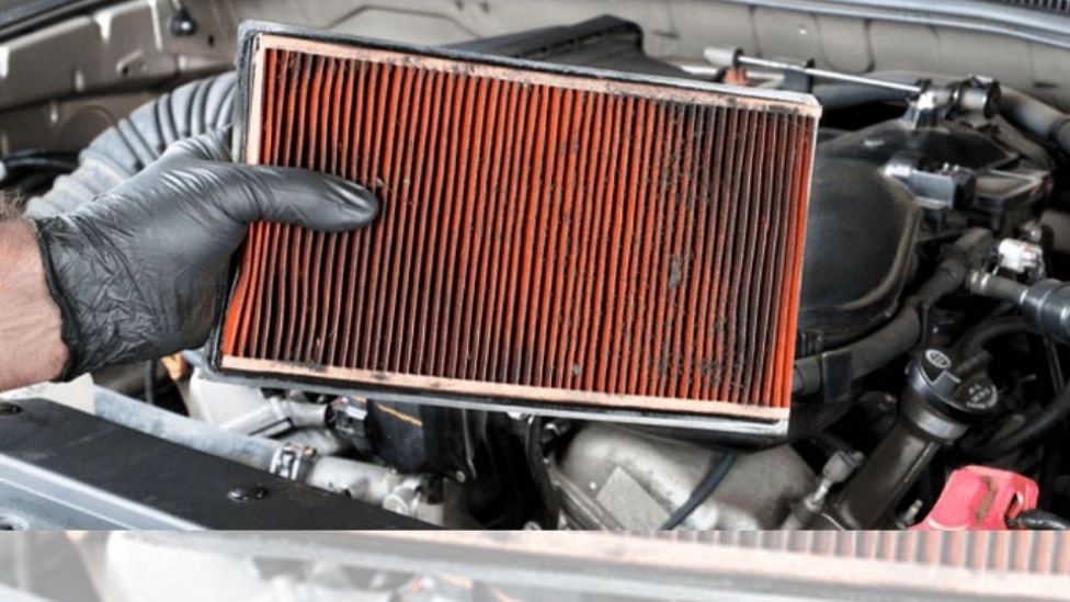 The reason for the oiliness of the air filter