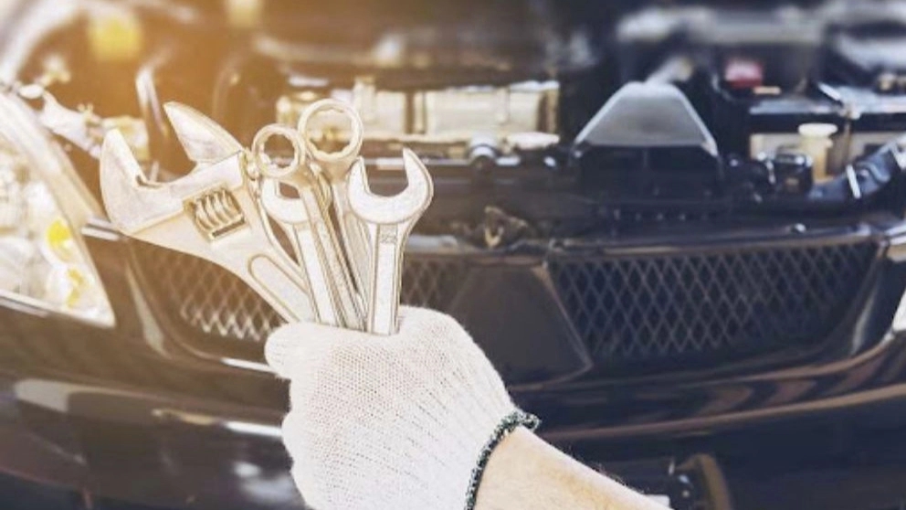 Iran-Japan mobile mechanics, forging and repair at the car location in Tabriz