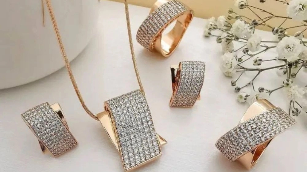 What does half a set of gold include?