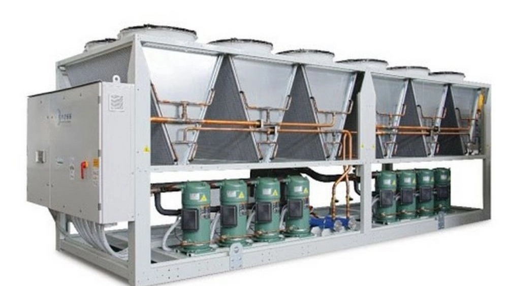 Chiller and industrial refrigerator