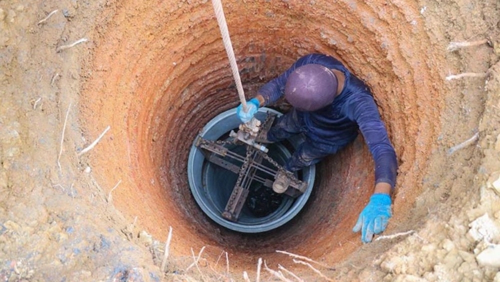 Different methods of draining the well