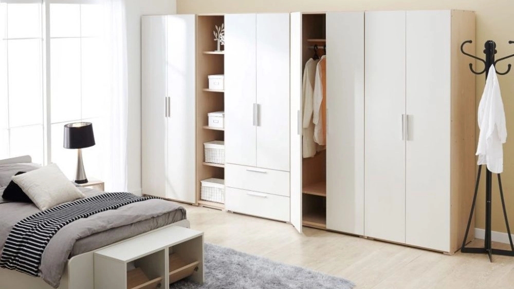 Stylish and spacious wardrobe features