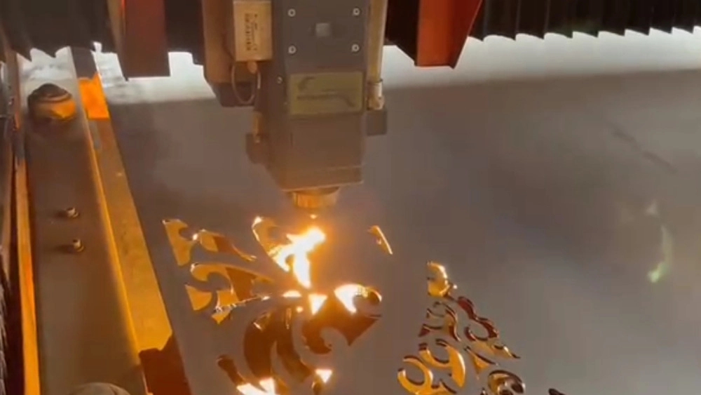 Tick ​​Laser, production of laser cutting and engraving machine in Urmia