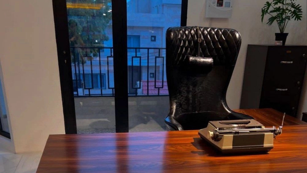 Herding furniture, desks and conference office chairs in Bandar Abbas