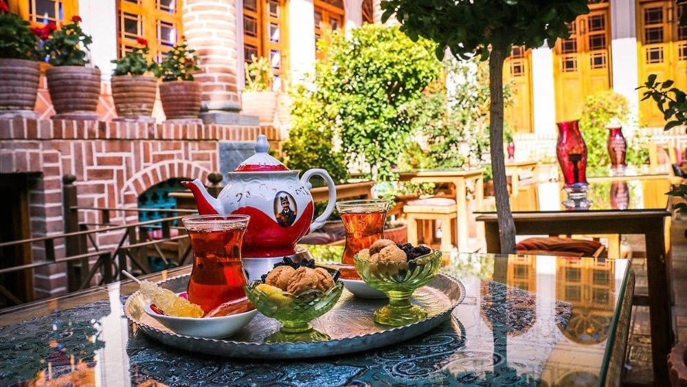 Tolo traditional restaurant garden in Dezful