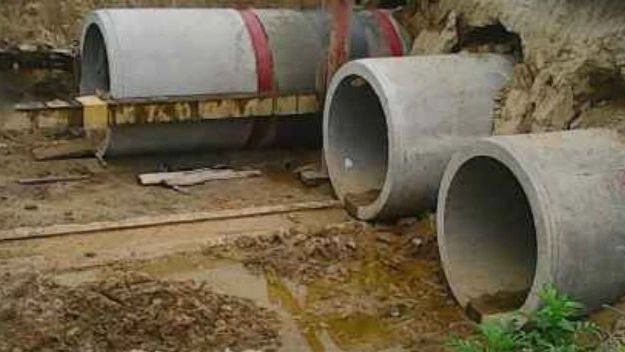 Implementation of pipe jacking and pipe running operations