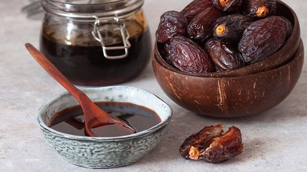 Sharifzadeh juices, wholesale sale and export of organic date juice in Tehran
