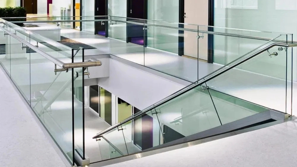 What is a spigot glass fence?