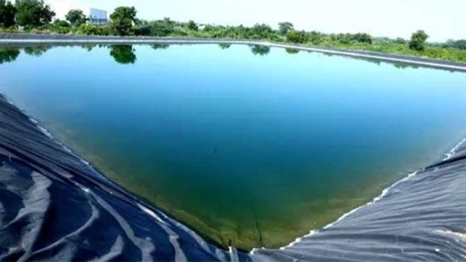 The price of a polymer pool in the middle
