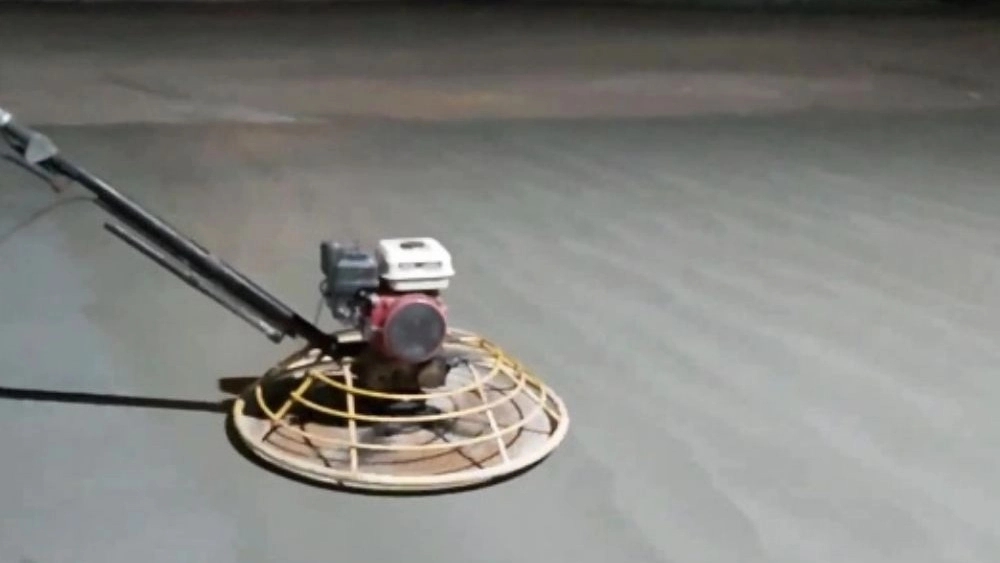 Moradi concreting, floor concreting with butterfly trowel in Qazvin