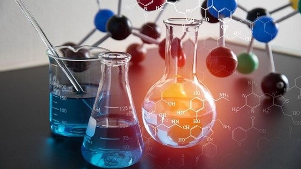 What points should be considered in the storage of chemicals in the laboratory?