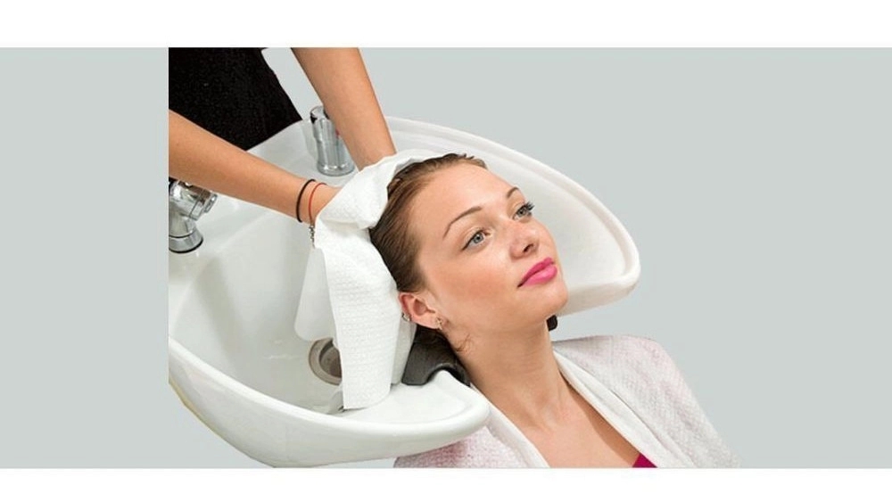 Disposable hairdressing towel