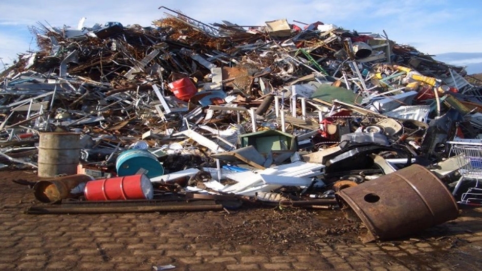 How is the price of scrap iron determined?