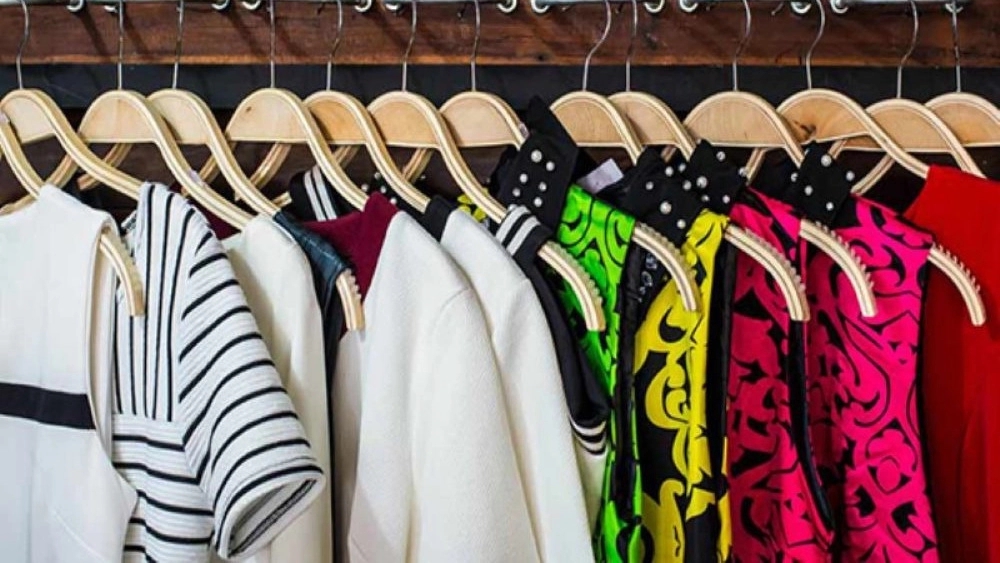 Selling women's and girls' paper produced by Victoria in Tehran