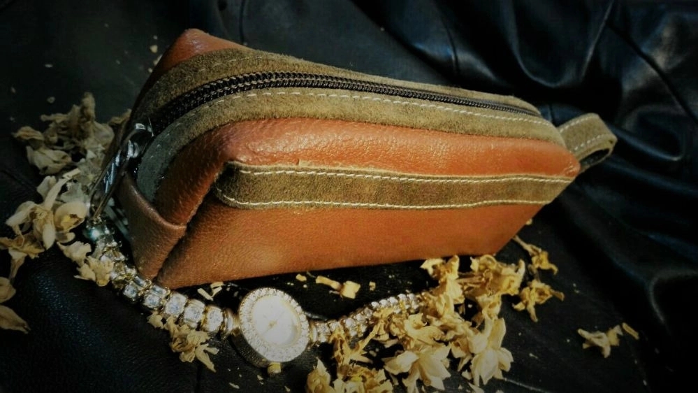 The price of the pencil case + unbelievable purchase