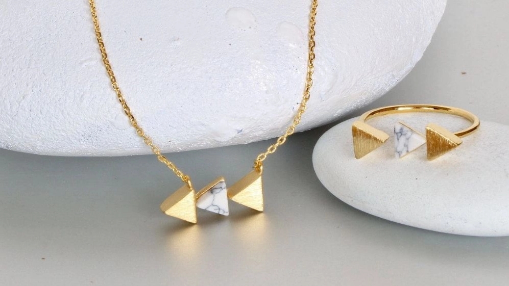 What is the difference between gold set and half set?