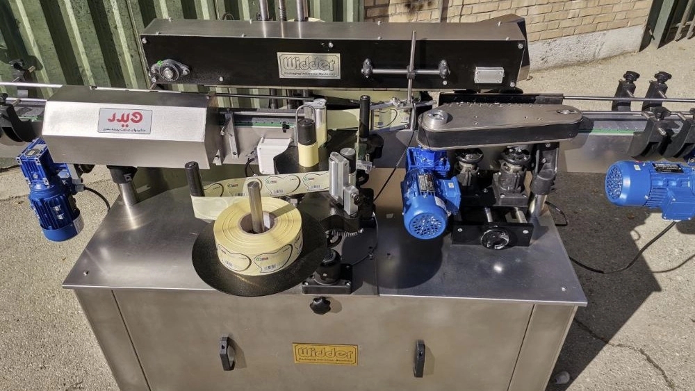Automatic labeling machine