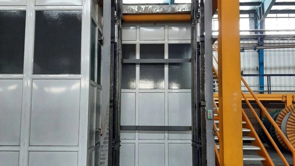 Heavy construction lift at Shanderman Pars lift