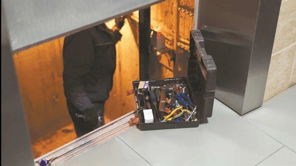 Elevator repairs in Tehran campus