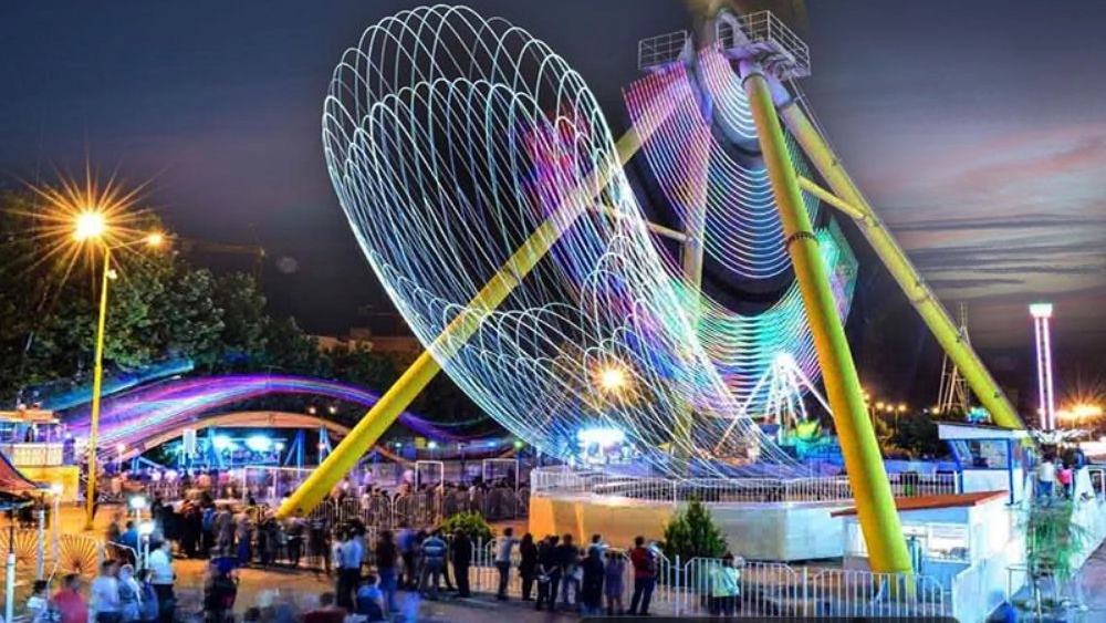 Overhaul of amusement park machines in Tehran