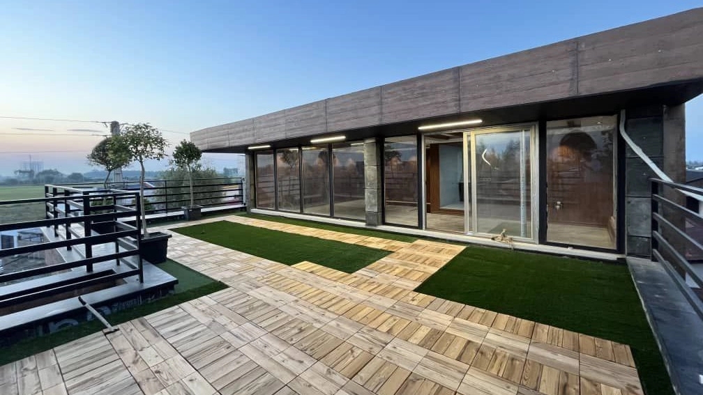 Shafaq building contractor, implementation of interior and exterior facade in Tehran