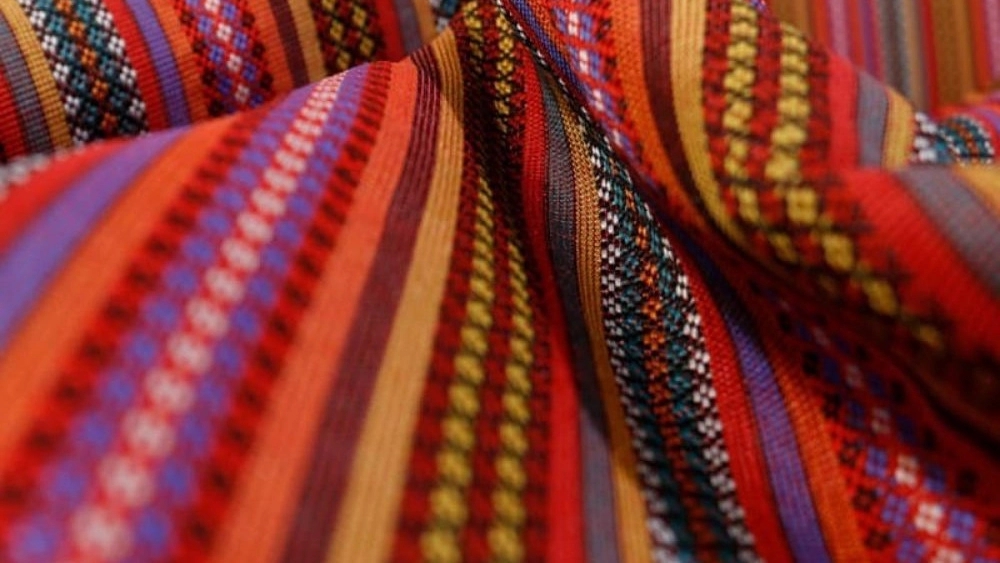 Mercedeh production, production of traditional laminated Jajim fabric in Isfahan