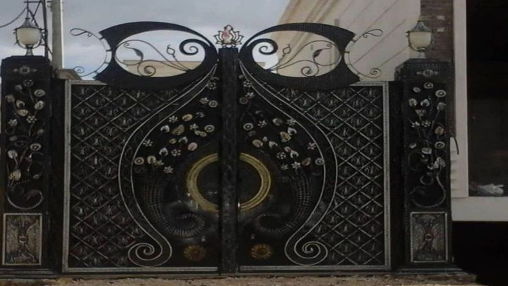 Construction of doors and windows in Bandar Abbas