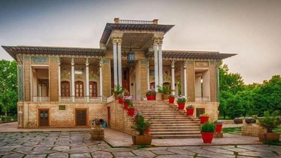 Masonry and sculpting of CNC campus, implementation of traditional facade in Isfahan