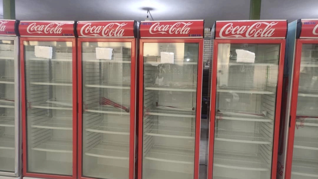 Zagros Sarmai Azar, sale of a showcase refrigerator in Tabriz