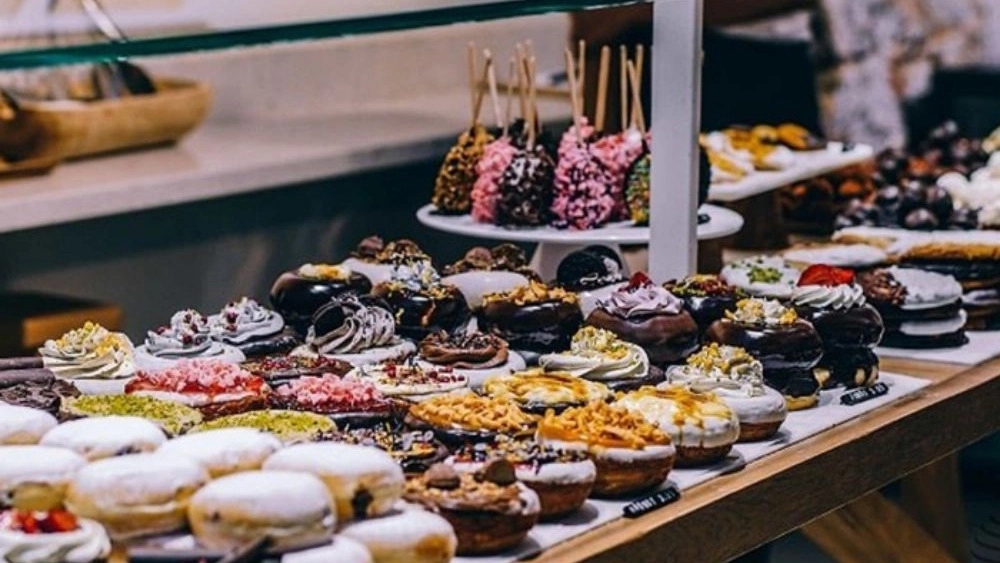 The difference between confectionery and confectionery