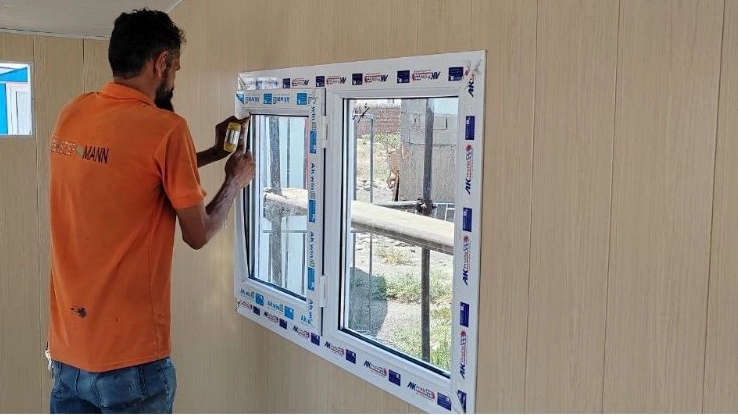 Replacing the windows of the municipal mobile garage with upvc windows