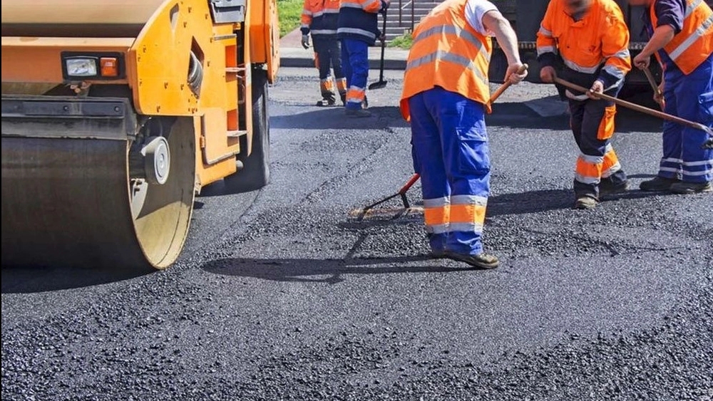 Kaveh Ararat's leading company, manual and mechanized asphalt work and infrastructure in Kashan