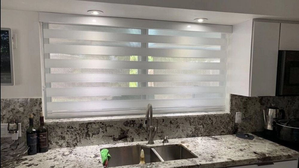 Delsa curtains, installation of zebra curtains