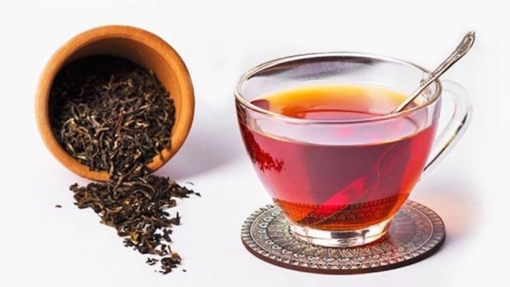 فروش و پخش انواع چای محلی در صومعه سرا