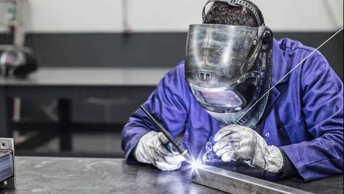 Vahdatipour forging, Door and Window Welding Welding and False Mobile Ceiling in Semnan