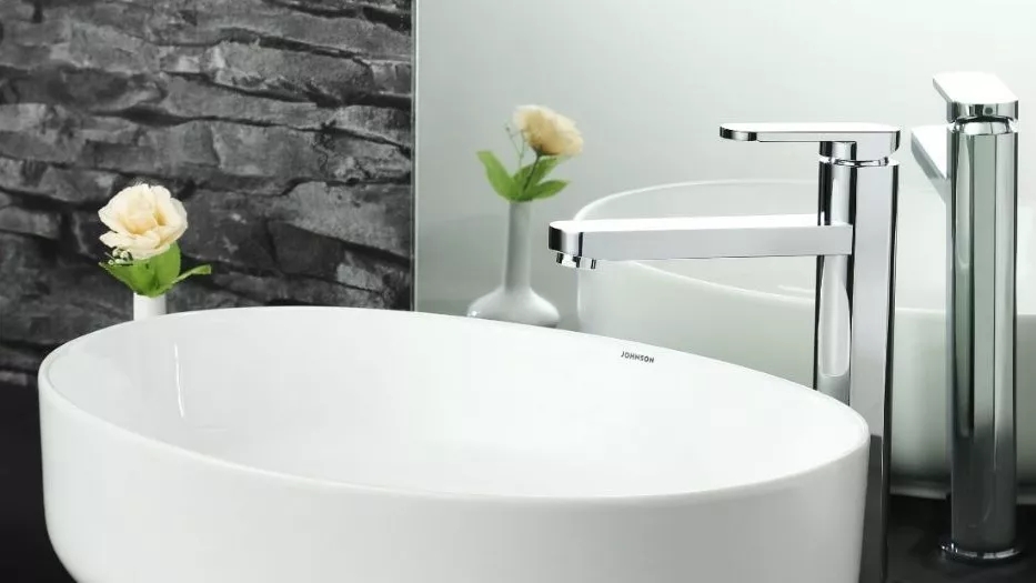 Ceramic vanity with base