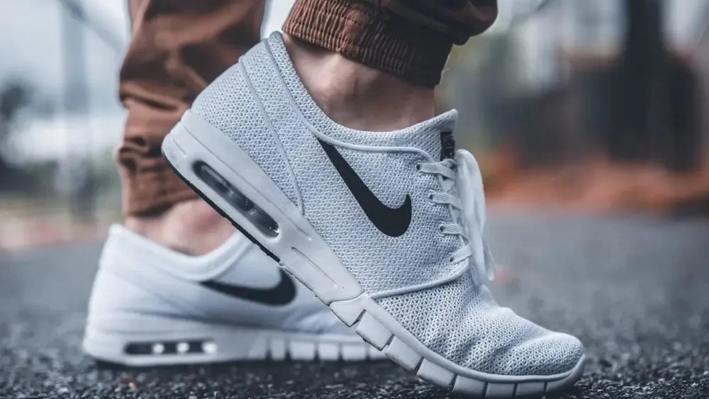 Sale of men's shoes and sneakers