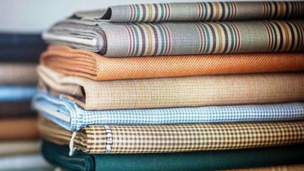 Buying all kinds of fabrics in Qom