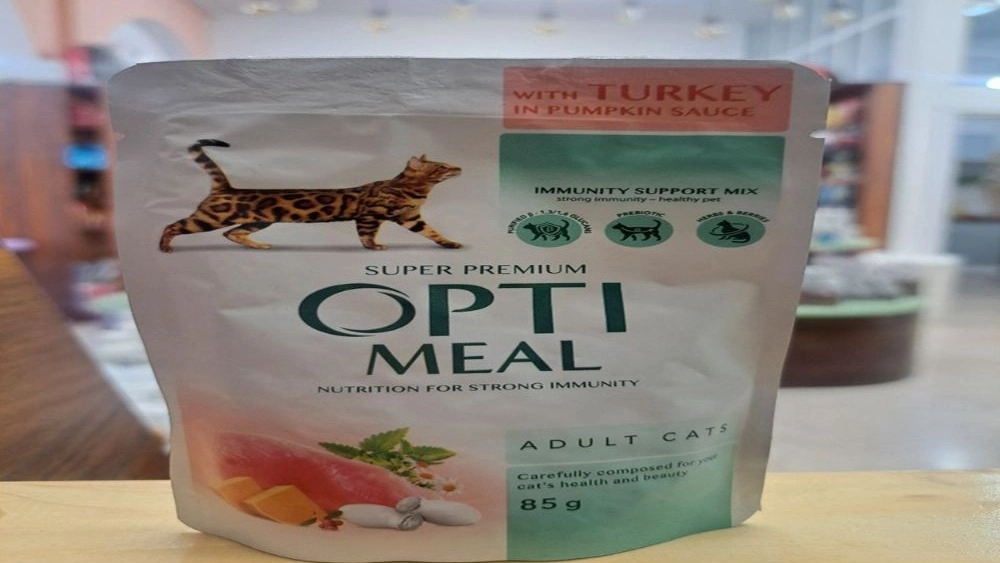Cat pooch with turkey flavor in Optimeal brand pumpkin sauce