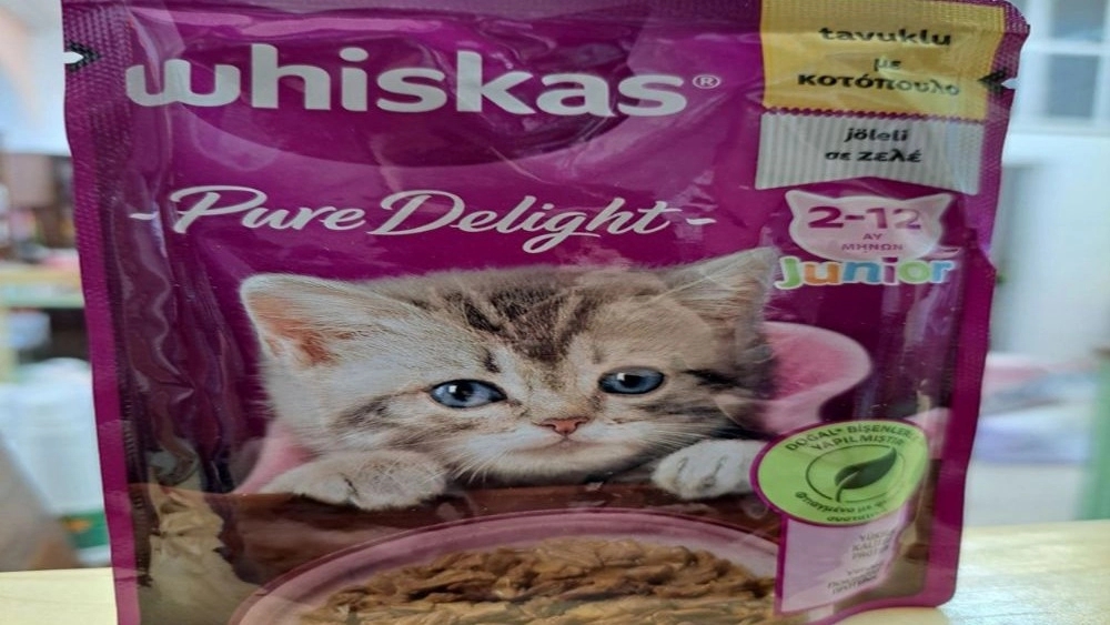 Wiskas brand chicken flavored cat litter