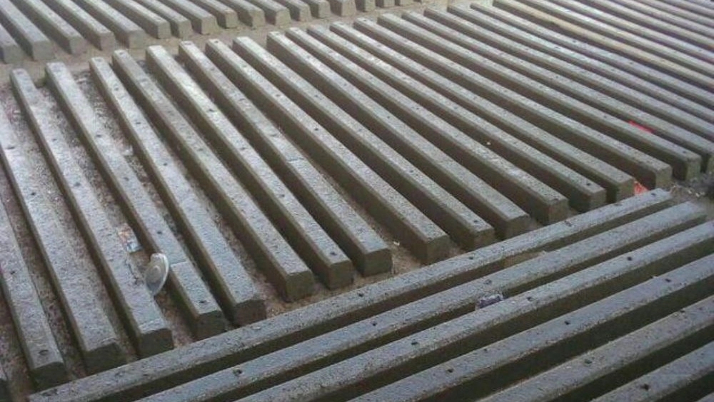 Concrete fence base production machine