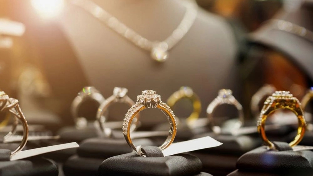 Gold Deli Gold Abdul Maliki Gallery, selling all kinds of gold, ornaments and jewelry in Qorveh