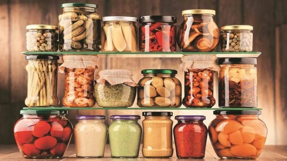 Production of glass and plastic jars in Varamin