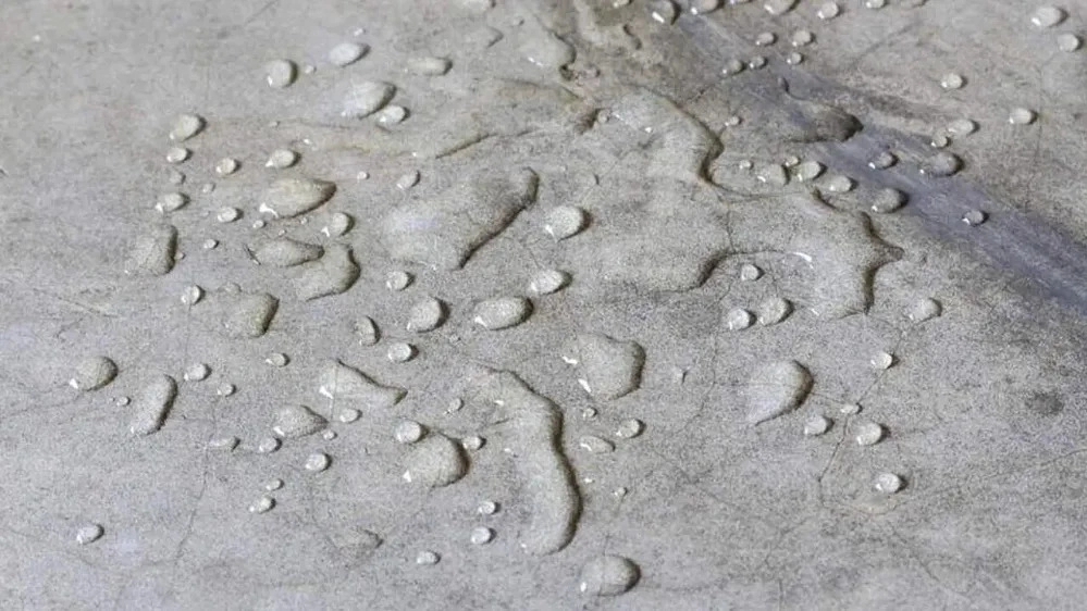 Sealing of concrete structures